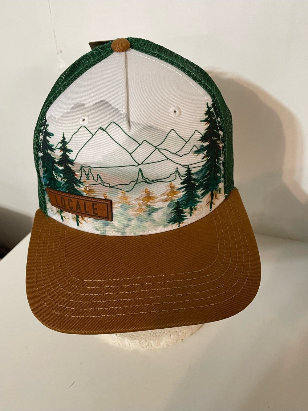 Locale Hat NWT